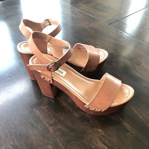 Steve Madden Lifted Wood Heeled Sandal Size 8.5